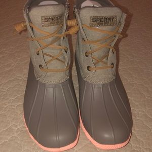 Sperry Saltwater Taupe/coral duck boots